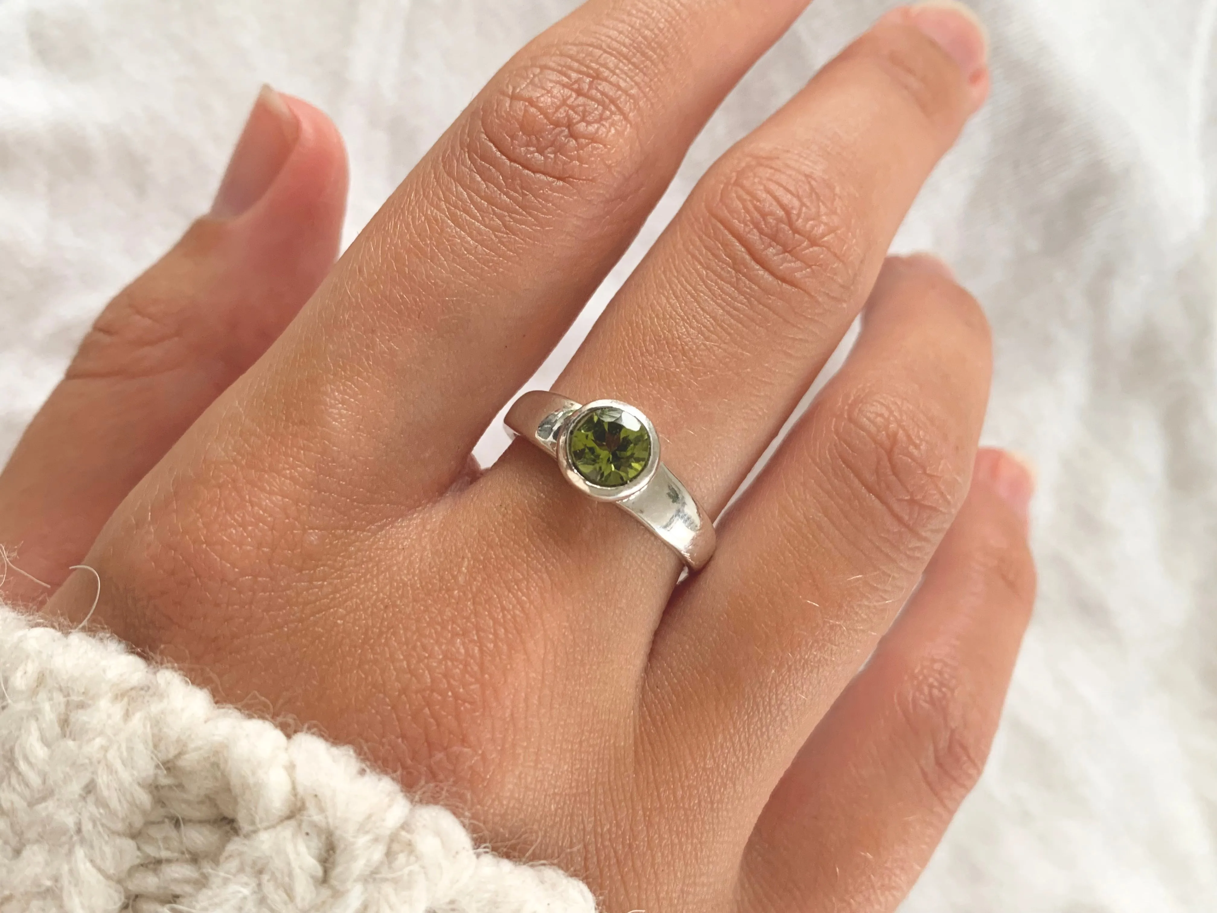 Peridot Sabina Ring - Small Round